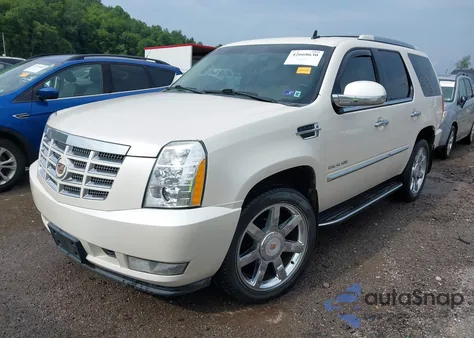 2013 Cadillac Escalade Luxury z USA, uszkodzony, nr VIN 1GYS4BEF1DR118415